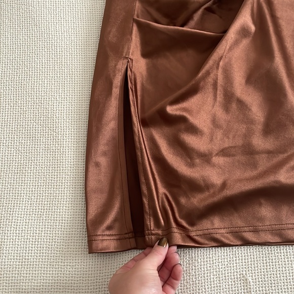 BRONZE/COPPER RUCHED MIDI DRESS WITH SLIT - Picture 3 of 7